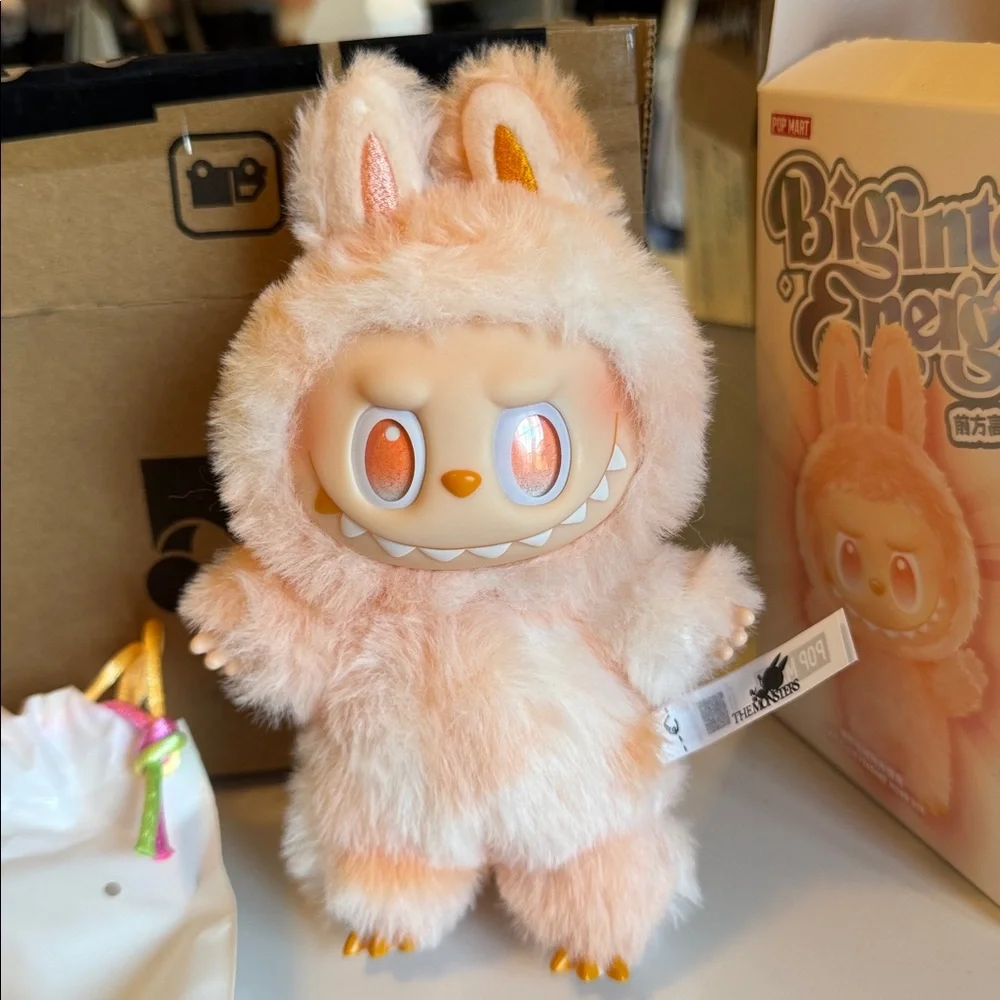 POPMART Labubu HAPPINESS Big Into Energy The Monsters Blind Box Keychain - Picture 2 of 9